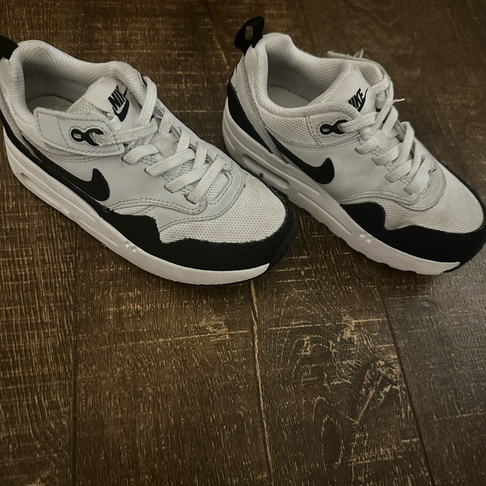 Nike Air kids 11C Black and White Sneakers